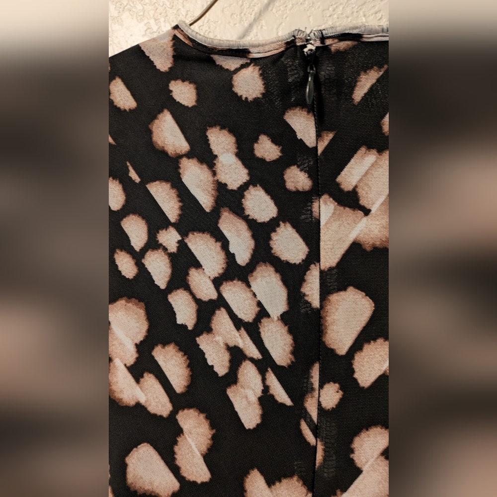 Maggy London Elegant Black and Cream Patterned Dress - Picture 3 of 6